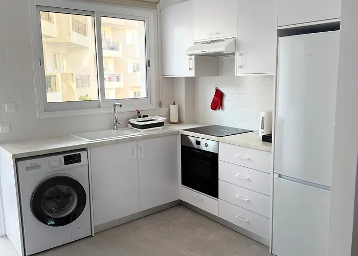 Sot Orange Hut Пафос